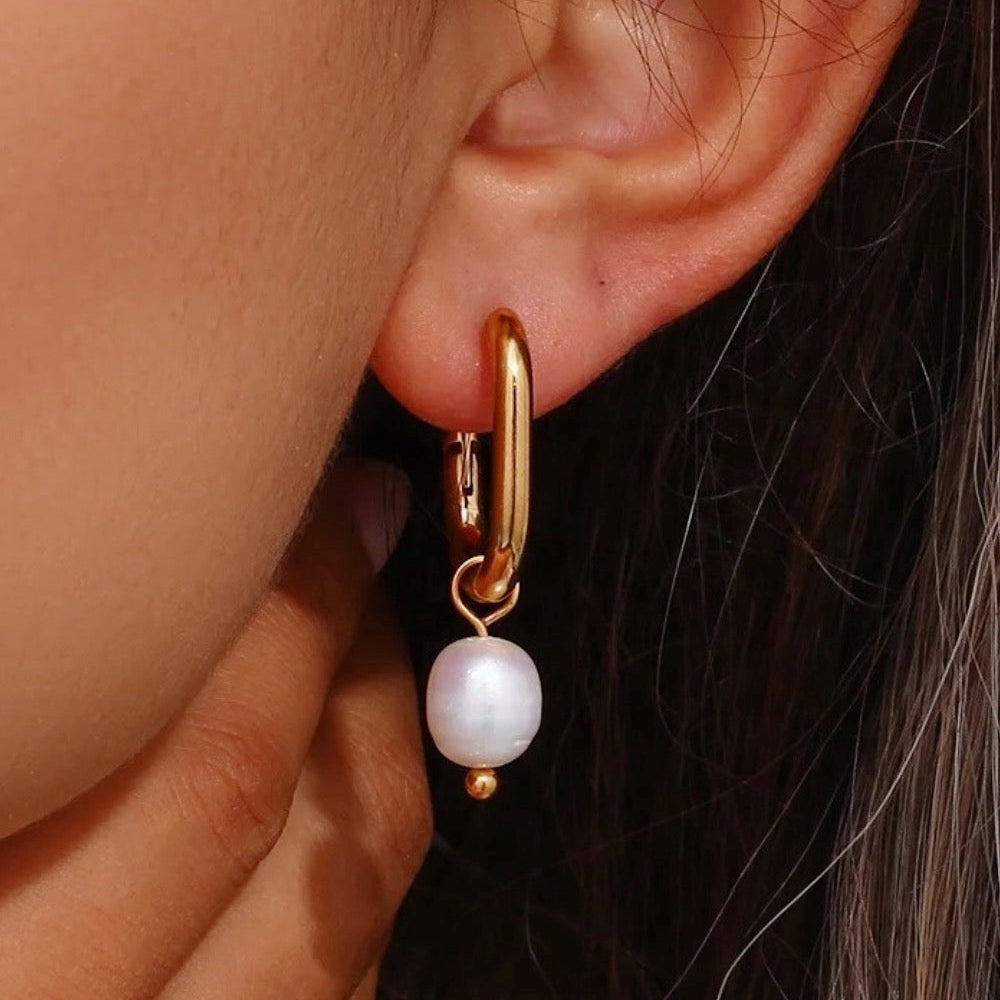 Yuna – Pendientes Huecos en Forma U Elegantes