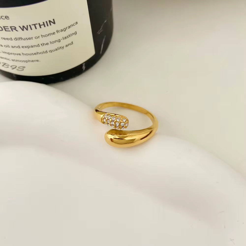 Cely – Anillo Cruzado Pavé