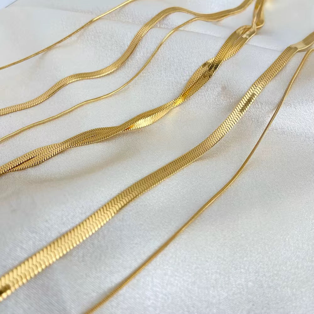Bria – Collar Trenzado Estilo Omega