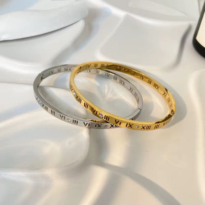 Frankie – Pulsera Bangle con Números Romanos