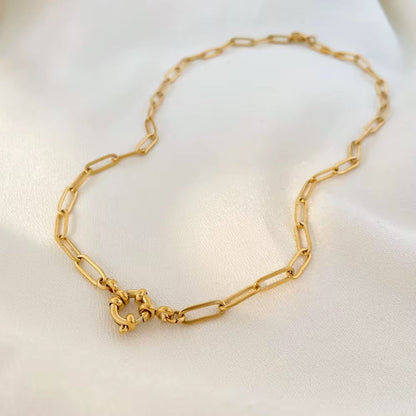 Molly – Collar Paperclip con Estilo Minimalista