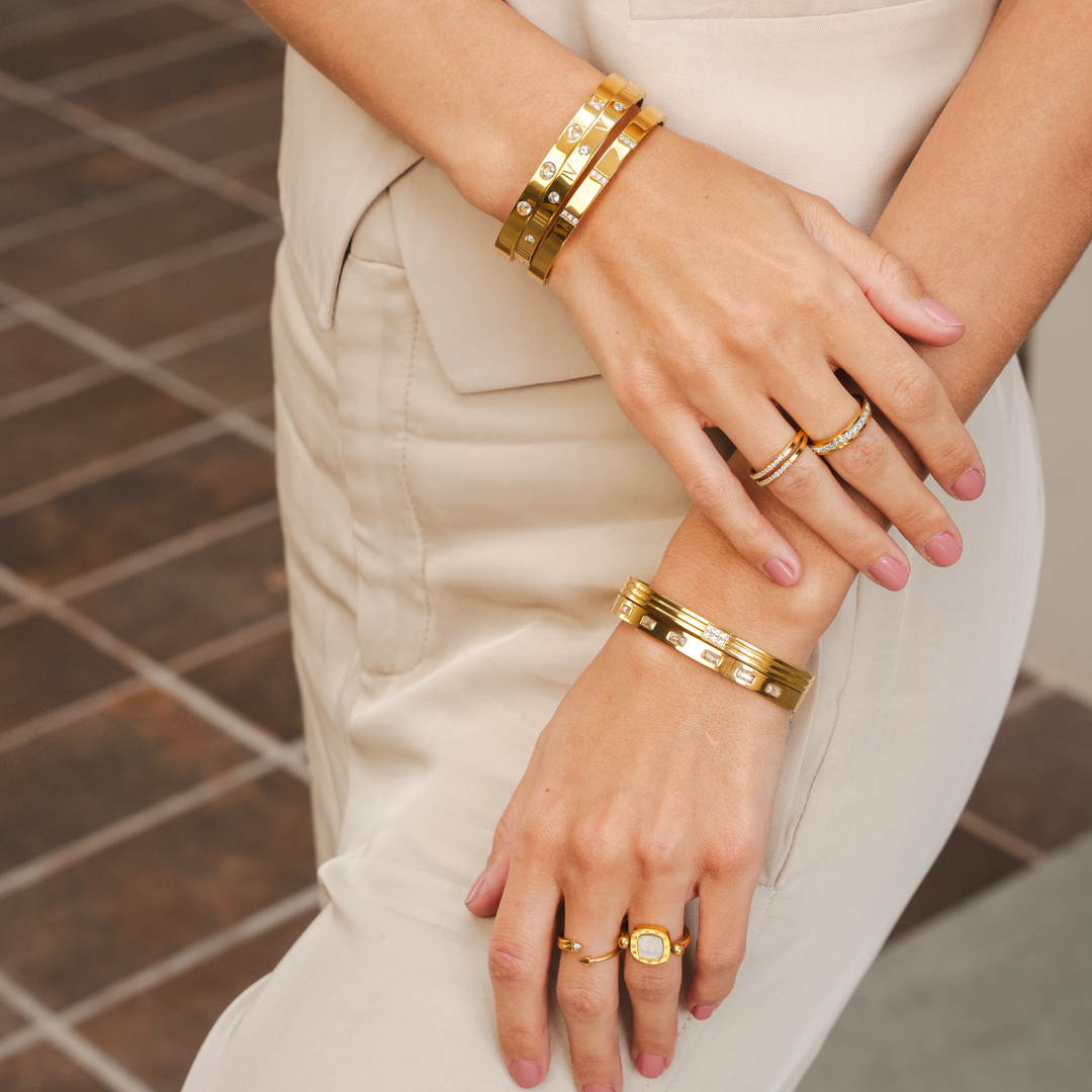 Sylva – Brazalete Numerado Adornado con Piedras Doradas