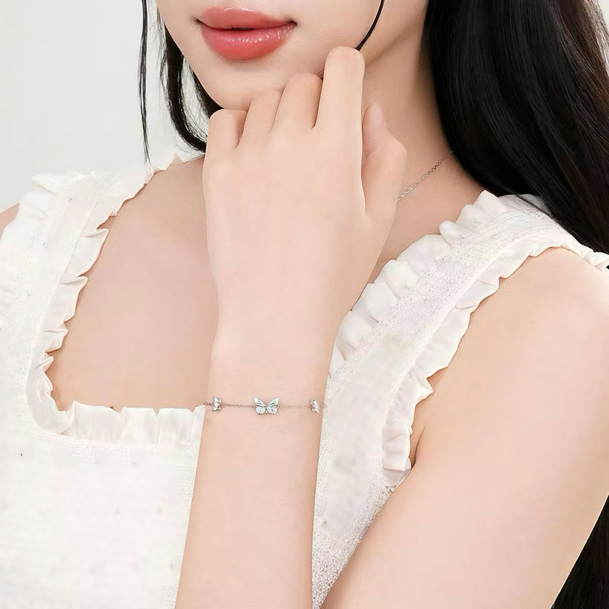 Pulsera Mariposa Damas con Colgante Brillante y Detalles Florales