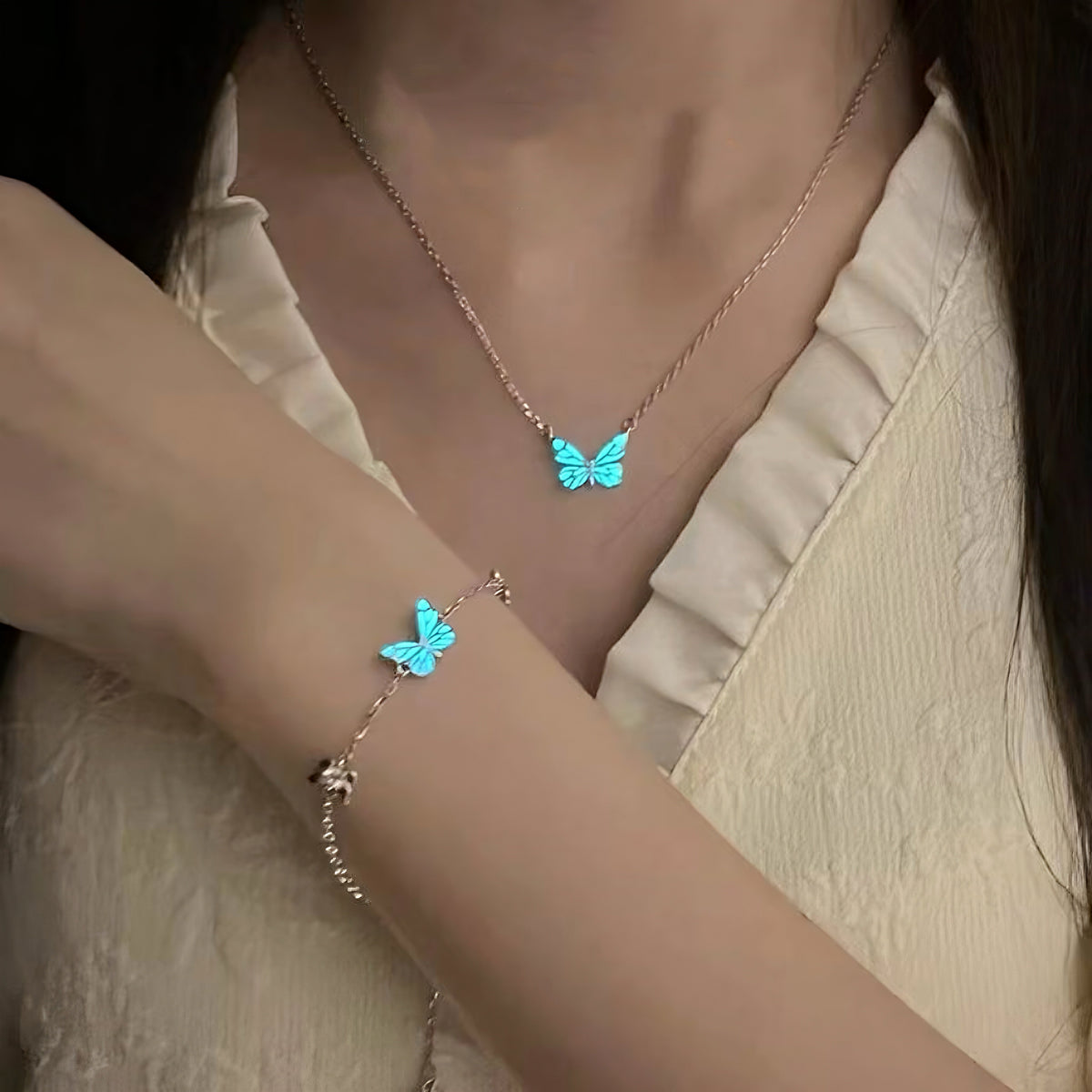 Pulsera Mariposa Damas con Colgante Brillante y Detalles Florales