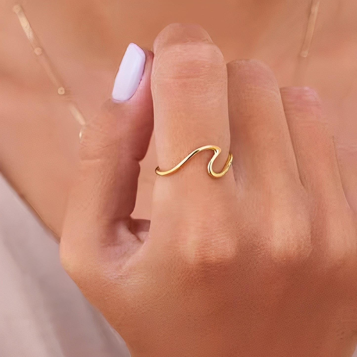 Niana – Anillo Geométrico Ondulado