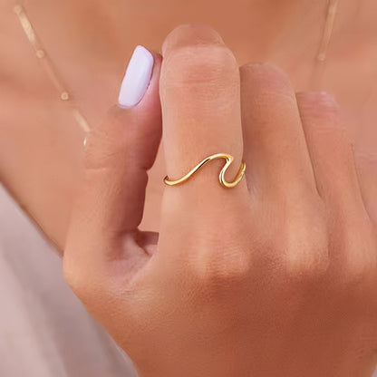 Niana – Anillo Geométrico Ondulado