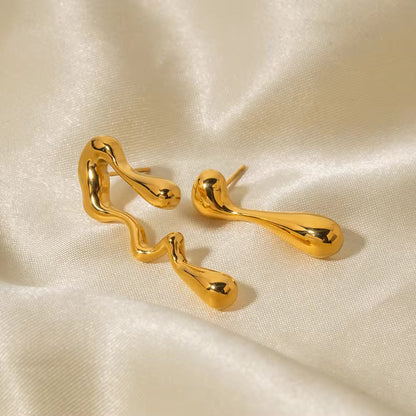 Gina – Pendientes Irregulares con Acabado Dorado