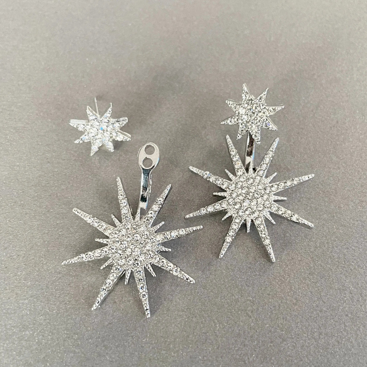 Pendientes de oreja de mujer en estilo statement con diseño de doble estrella y adornos de piedra