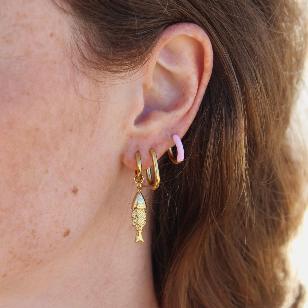Pendientes de Mujer en Set de 2 con Acentos Coloreados y Forma Compacta