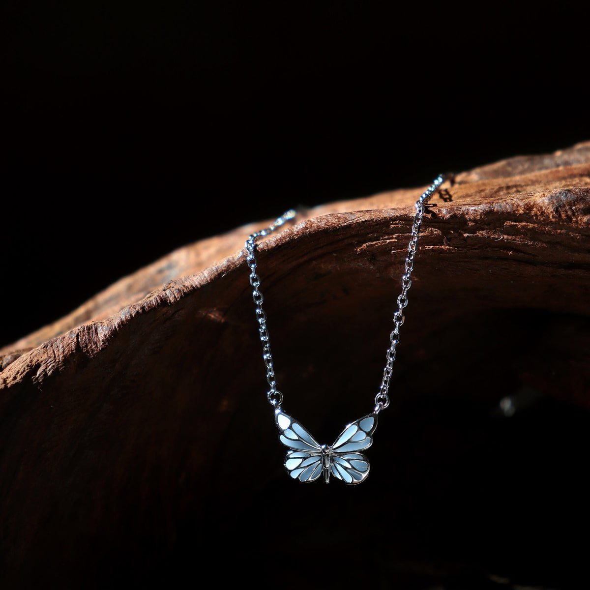 Pulsera Mariposa Damas con Colgante Brillante y Detalles Florales