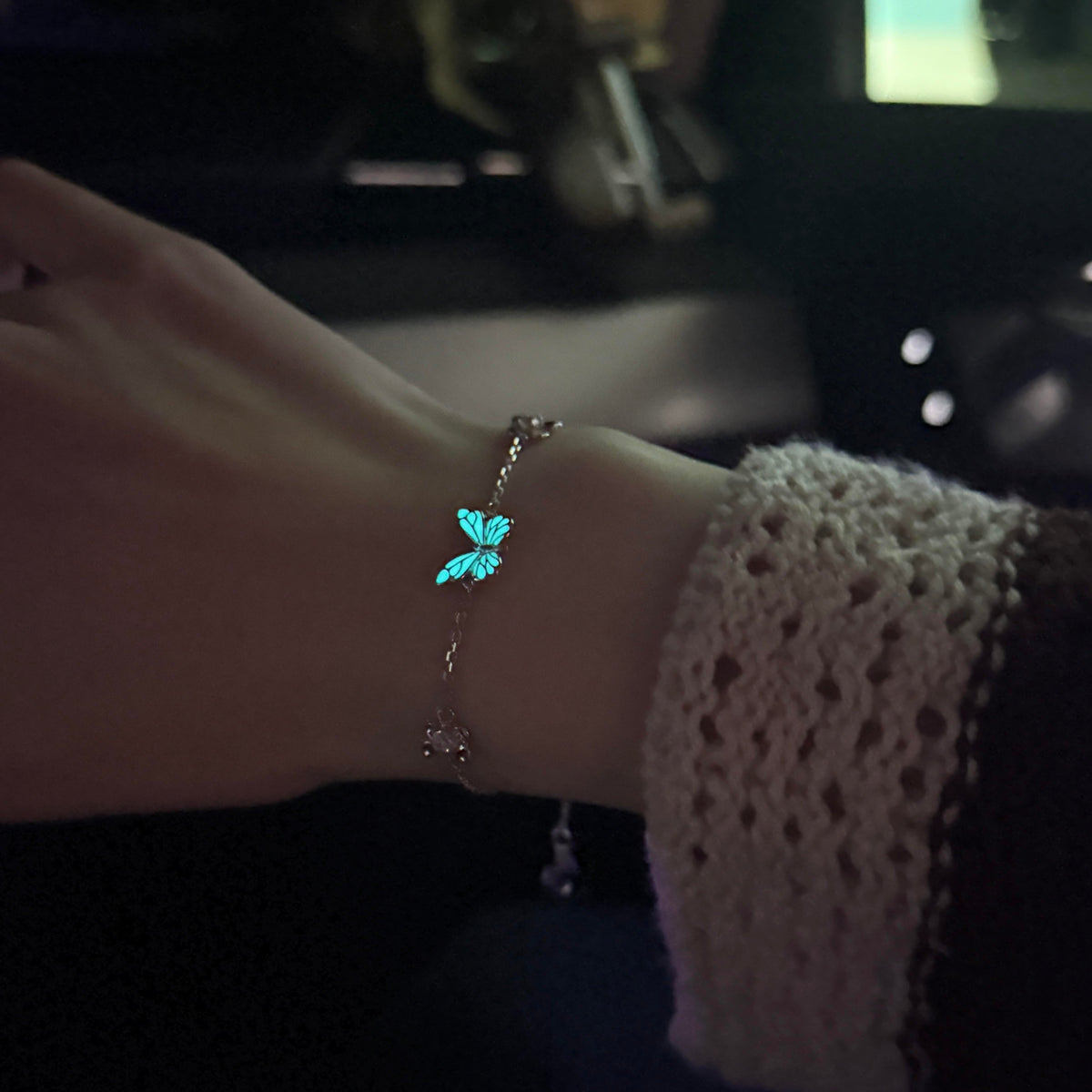 Pulsera Mariposa Damas con Colgante Brillante y Detalles Florales