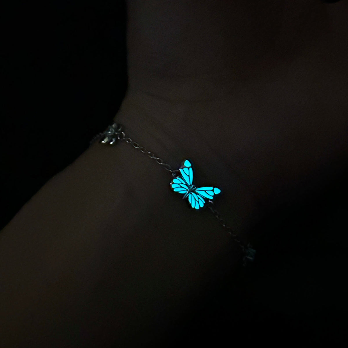 Pulsera Mariposa Damas con Colgante Brillante y Detalles Florales