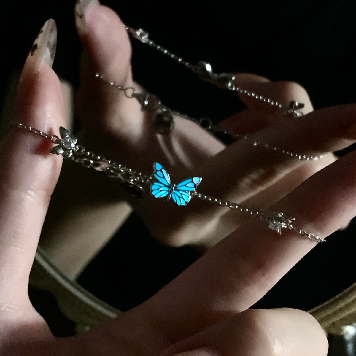 Pulsera Mariposa Damas con Colgante Brillante y Detalles Florales
