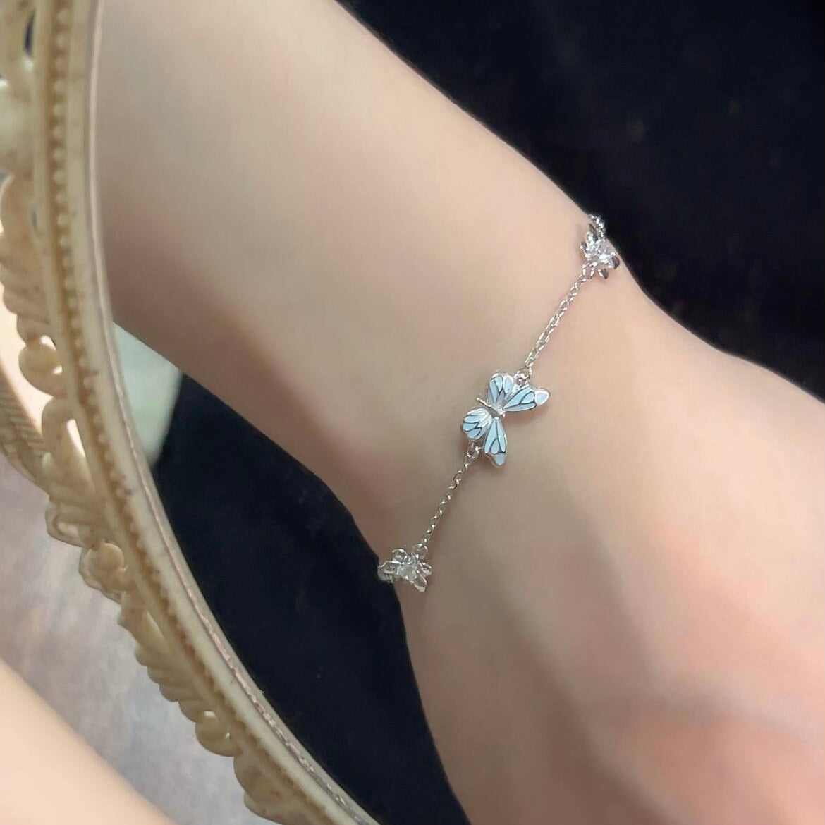 Pulsera Mariposa Damas con Colgante Brillante y Detalles Florales