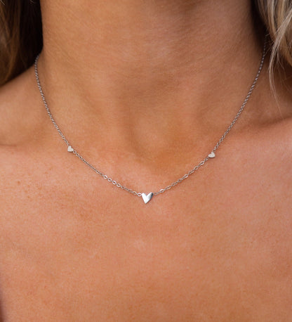 Collar de Tres Corazones de Plata