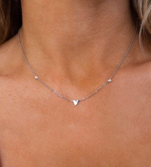 Collar de Tres Corazones de Plata