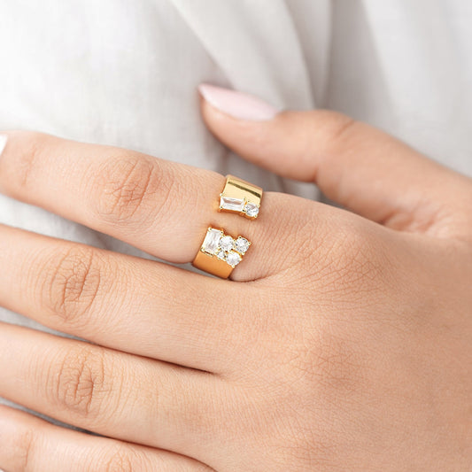 Alora – Anillo Zirconia Irregular Minimalista