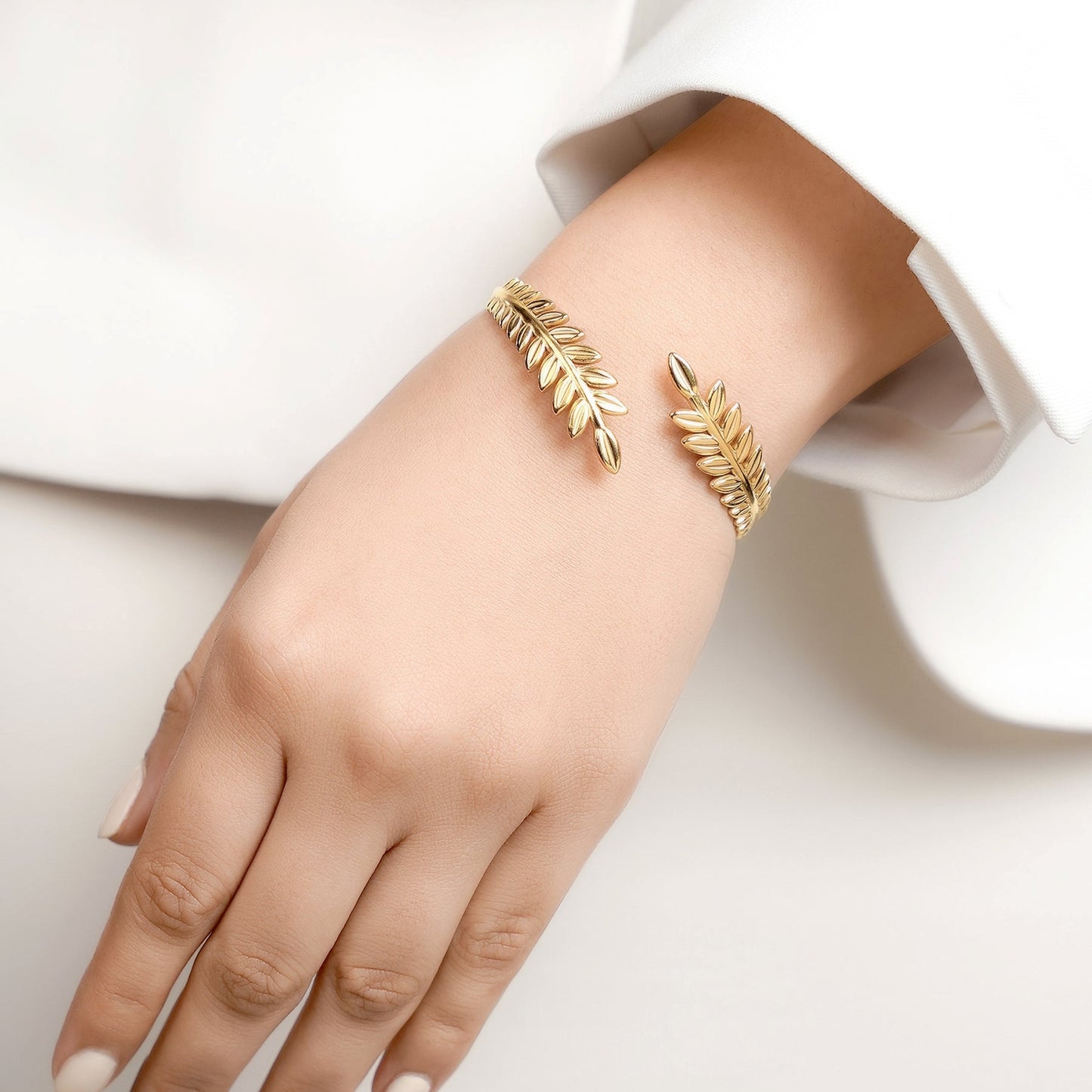 Selena – Pulsera Abierta Hojas Elegantes