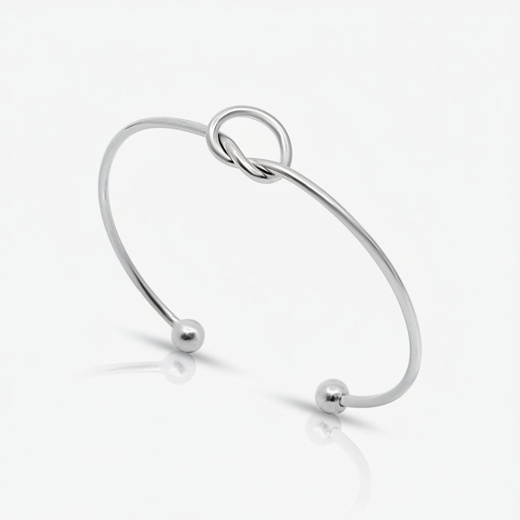 Brazalete Abierto para Damas con Motivo de Nudo y Extremos Esféricos