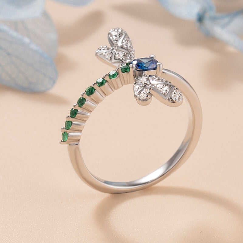 Anillo Libélula Damas con Varios Acentos de Piedra y Alas Detalladas