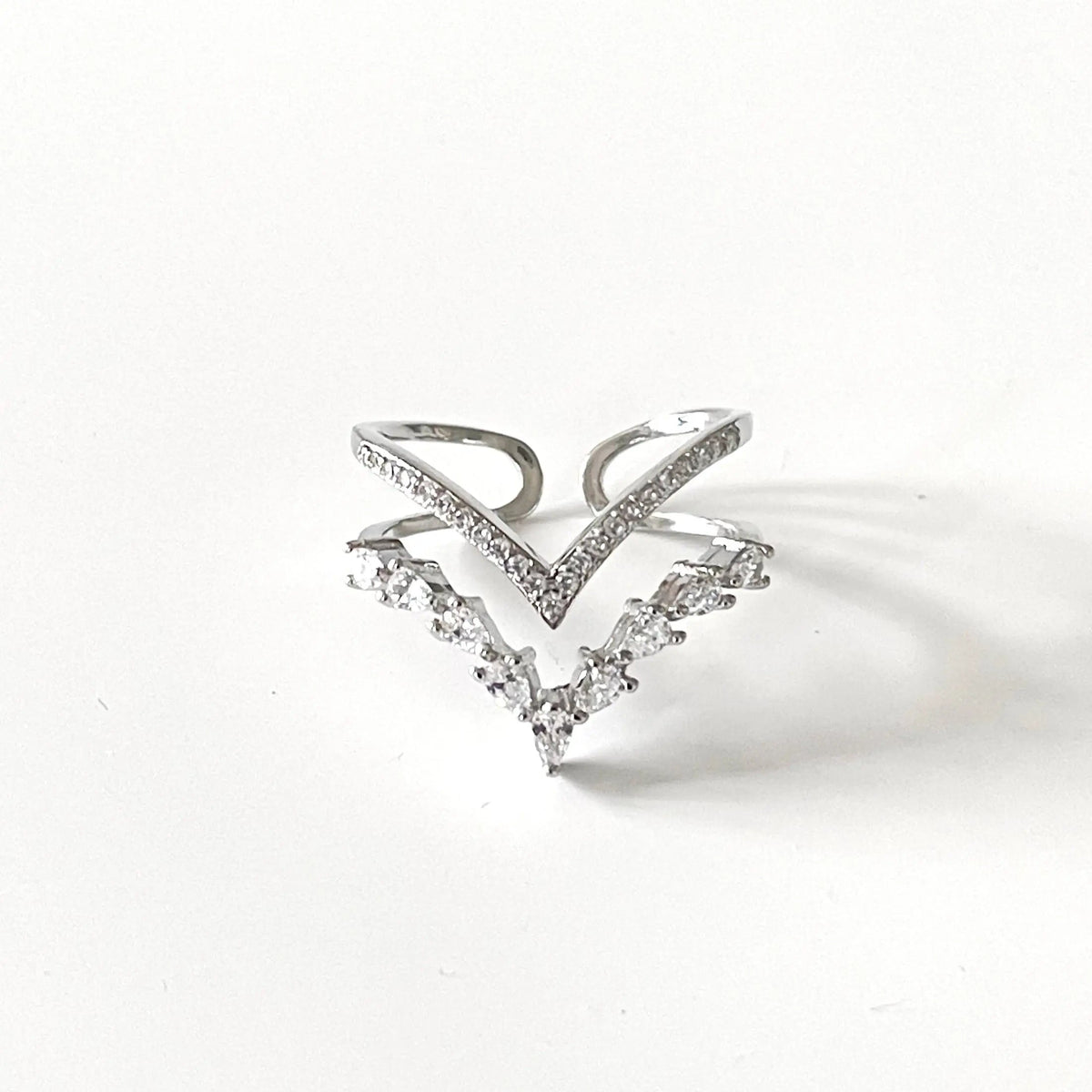 Dama Anillo Doble V Ajustable con Adornos de Piedra
