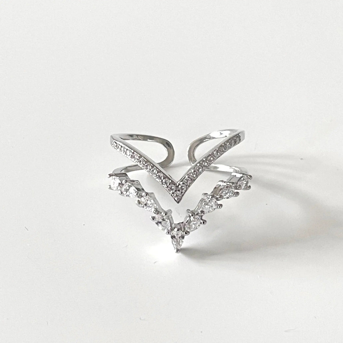 Dama Anillo Doble V Ajustable con Adornos de Piedra