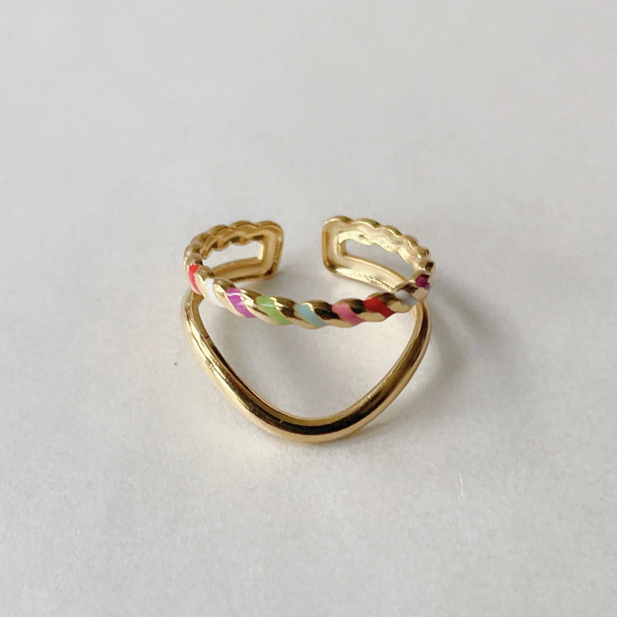 Anillo Doble Ajustable para Mujeres con Detalle de Color Trenzado y Banda Curvada