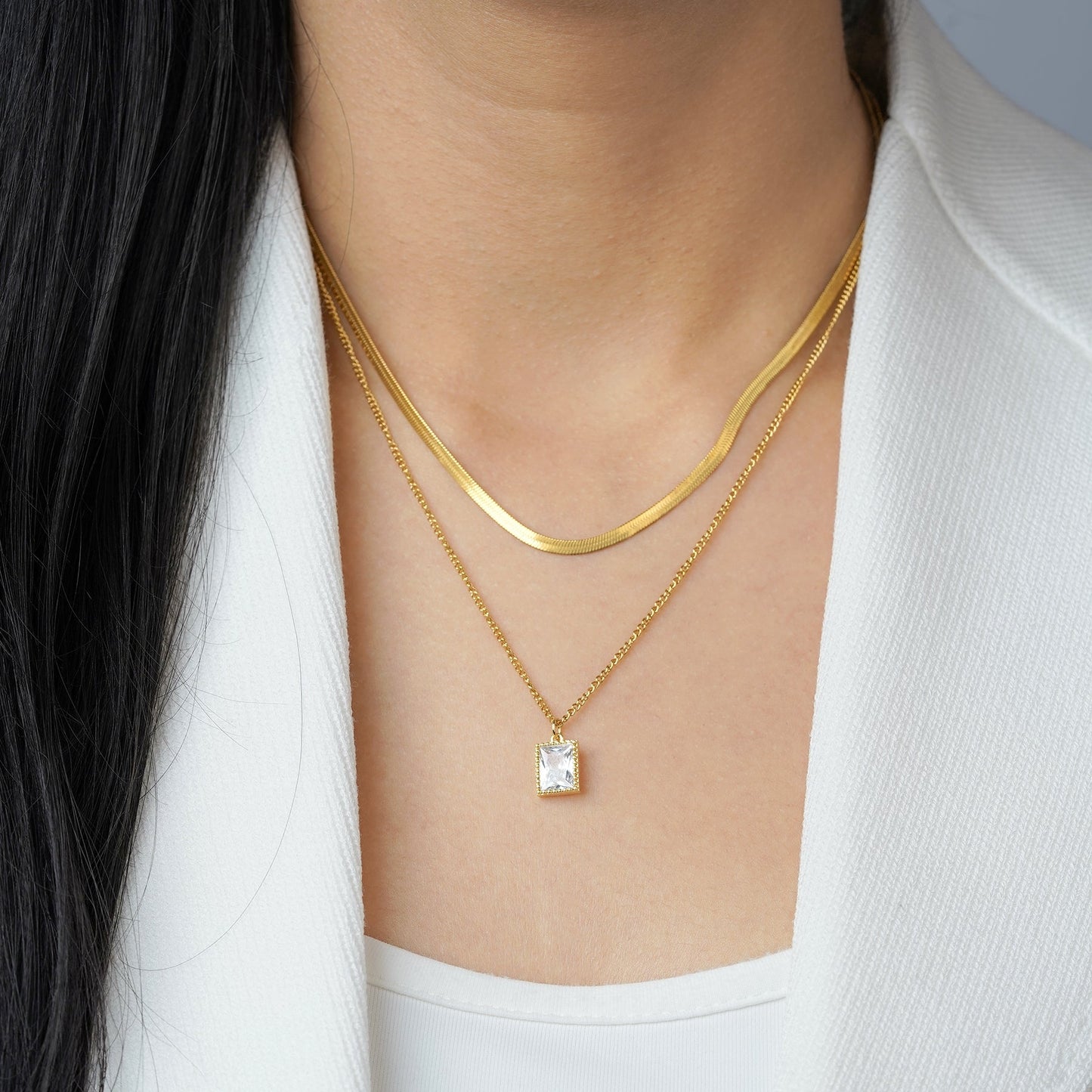 Elina – Collar con Colgante Cuadrado de Cristal Brillante