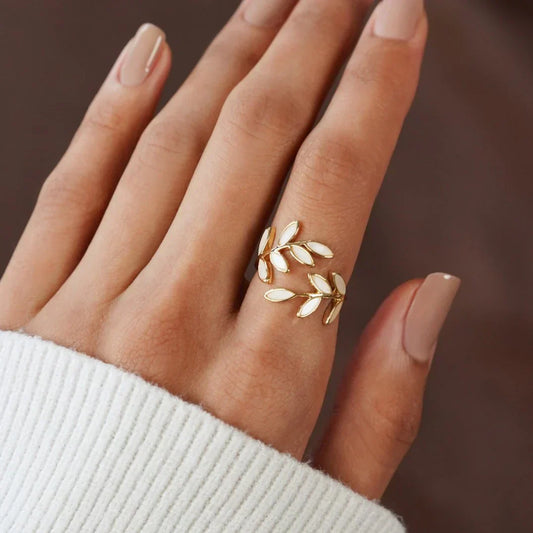 Sylvie – Anillo Abierto en Plata y Ópalo Blanco