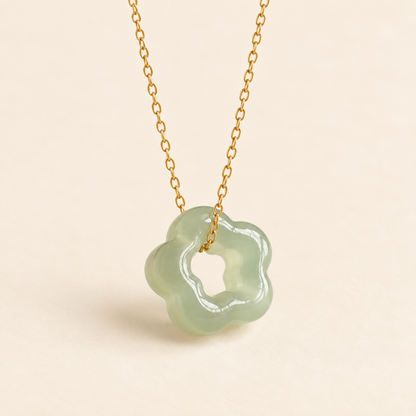 Collar de dama con colgante floral