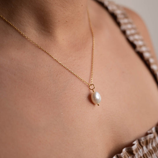 Cadena de perlas doradas - Colgante de perla brillante