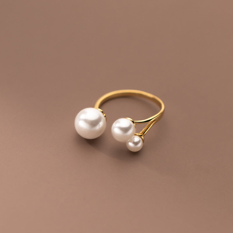 Amandine – Anillo Ajustable a Tres Perlas de Agua Dulce