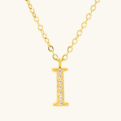 Flora – Collar Letra Fina y Elegante