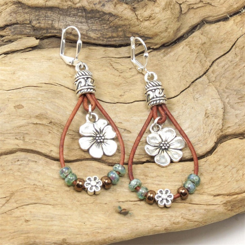 Amara - Pendientes de Cuero con Flores Atemporales