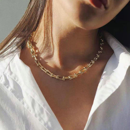 Collar de cadena gruesa de oro en cascada