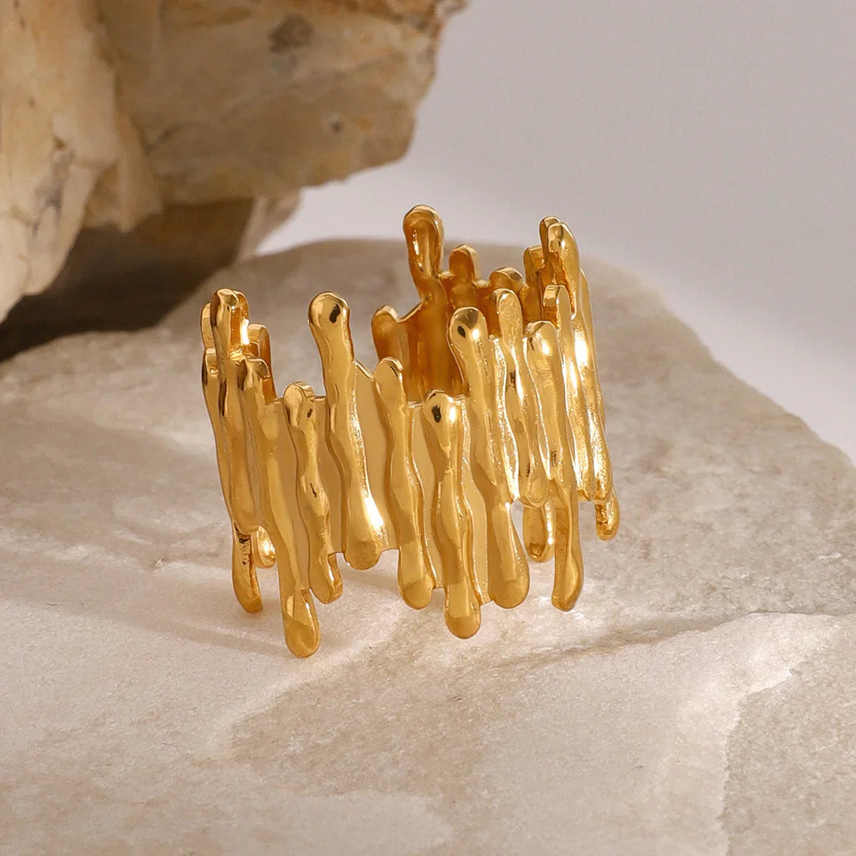 Anillo de Declaración Ajustable para Mujeres con Estructura Orgánica