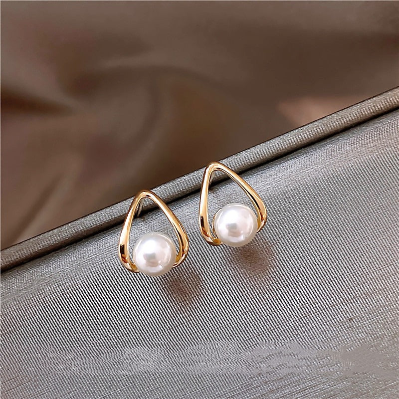 Maelle – Pendientes Geométricos con Arco y Perlas