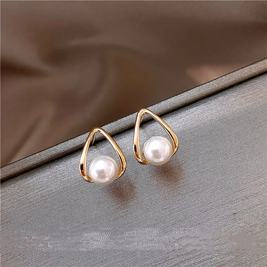 Maelle – Pendientes Geométricos con Arco y Perlas