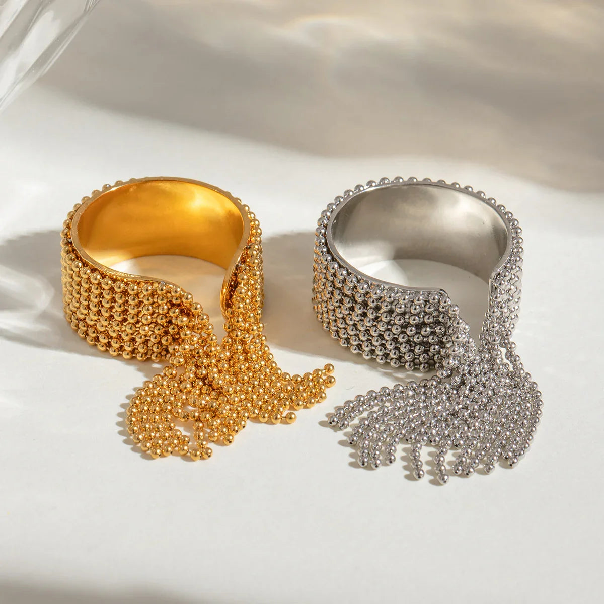 Dama Anillo de Declaración Ajustable con Diseño de Tassel y Detalles de Cadena Multicapa