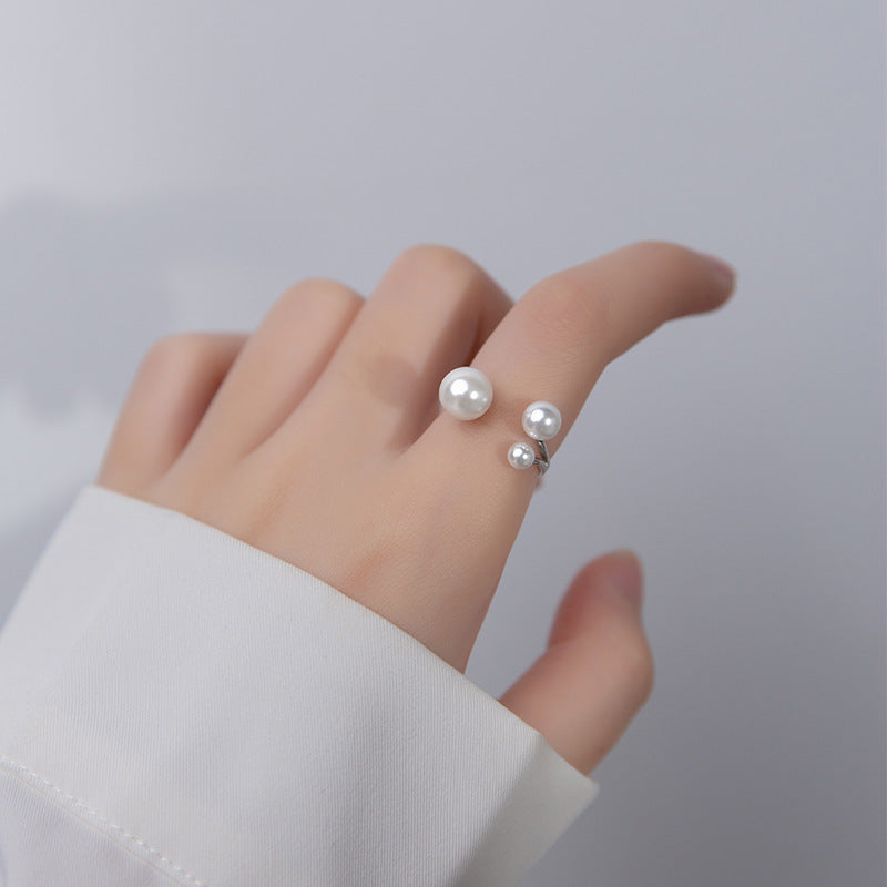 Amandine – Anillo Ajustable a Tres Perlas de Agua Dulce