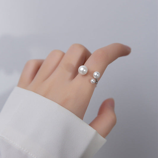Amandine – Anillo Ajustable a Tres Perlas de Agua Dulce