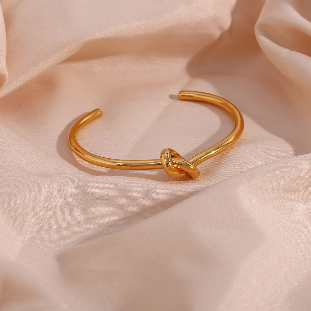 Louisa - Brazalete de Nudo Dorado
