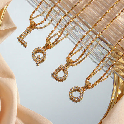 Maeve - Collar de diamantes con iniciales de letras