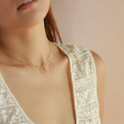 Fendi – Collar Nudo Fino y Delicado