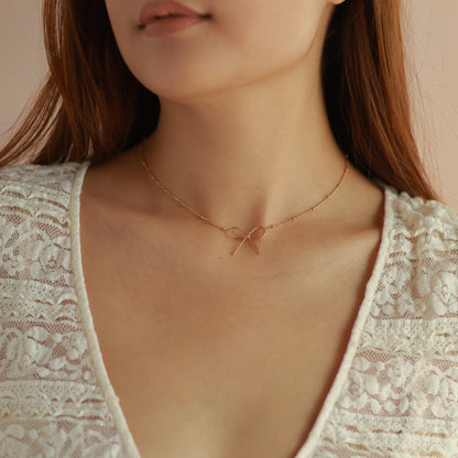 Fendi – Collar Nudo Fino y Delicado