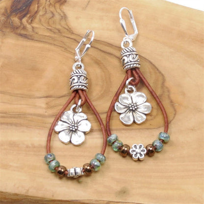Amara - Pendientes de Cuero con Flores Atemporales