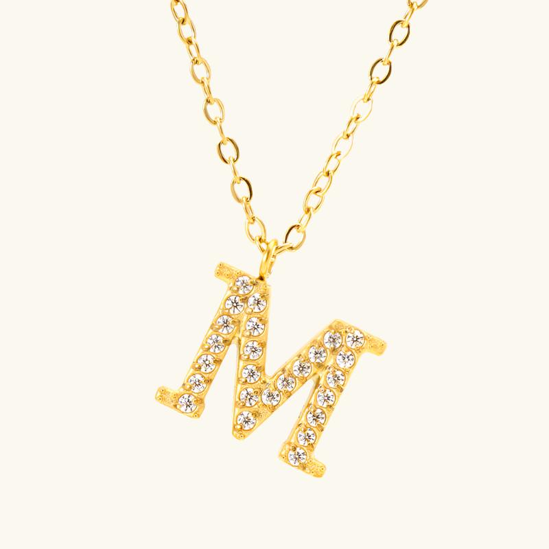 Flora – Collar Letra Fina y Elegante