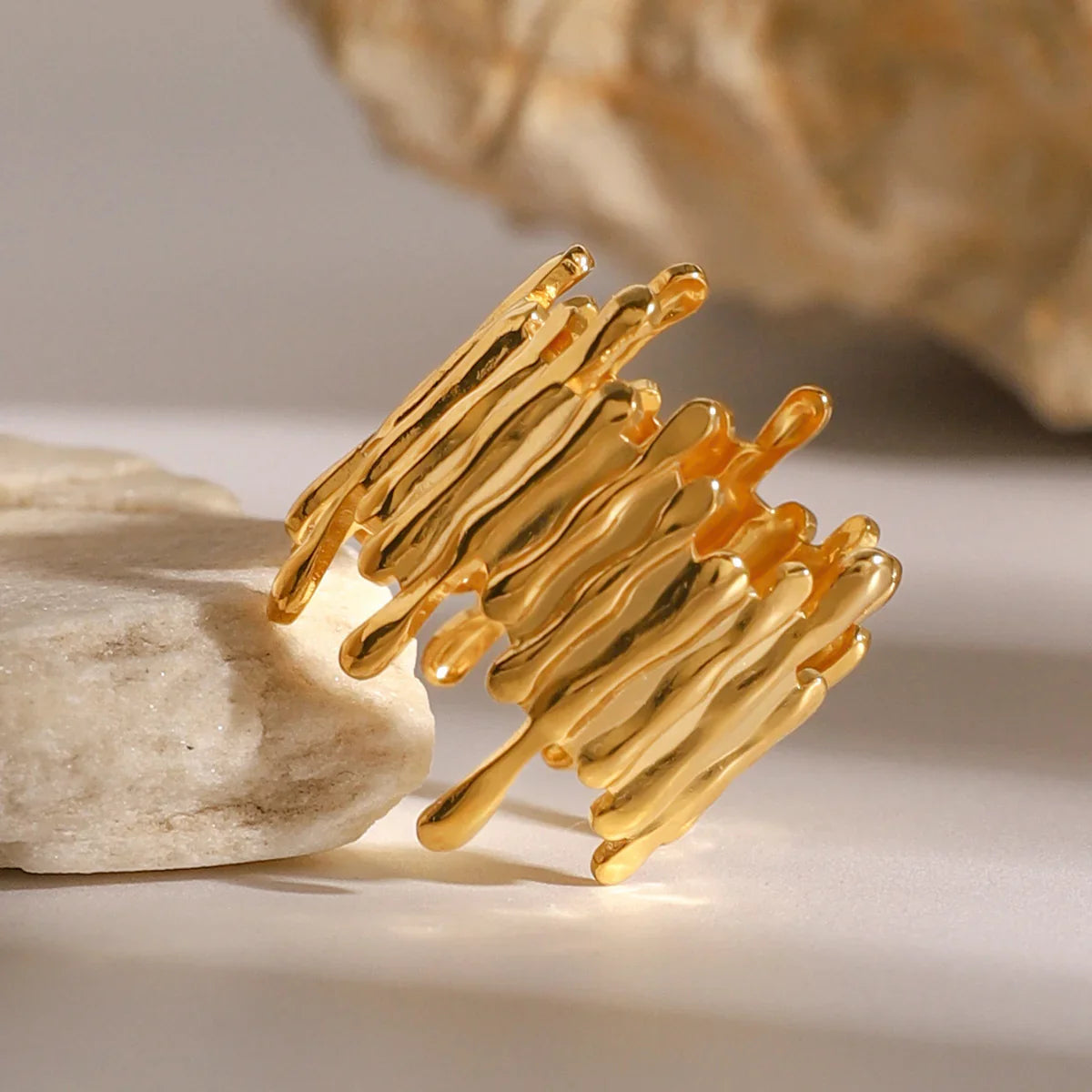 Anillo de Declaración Ajustable para Mujeres con Estructura Orgánica