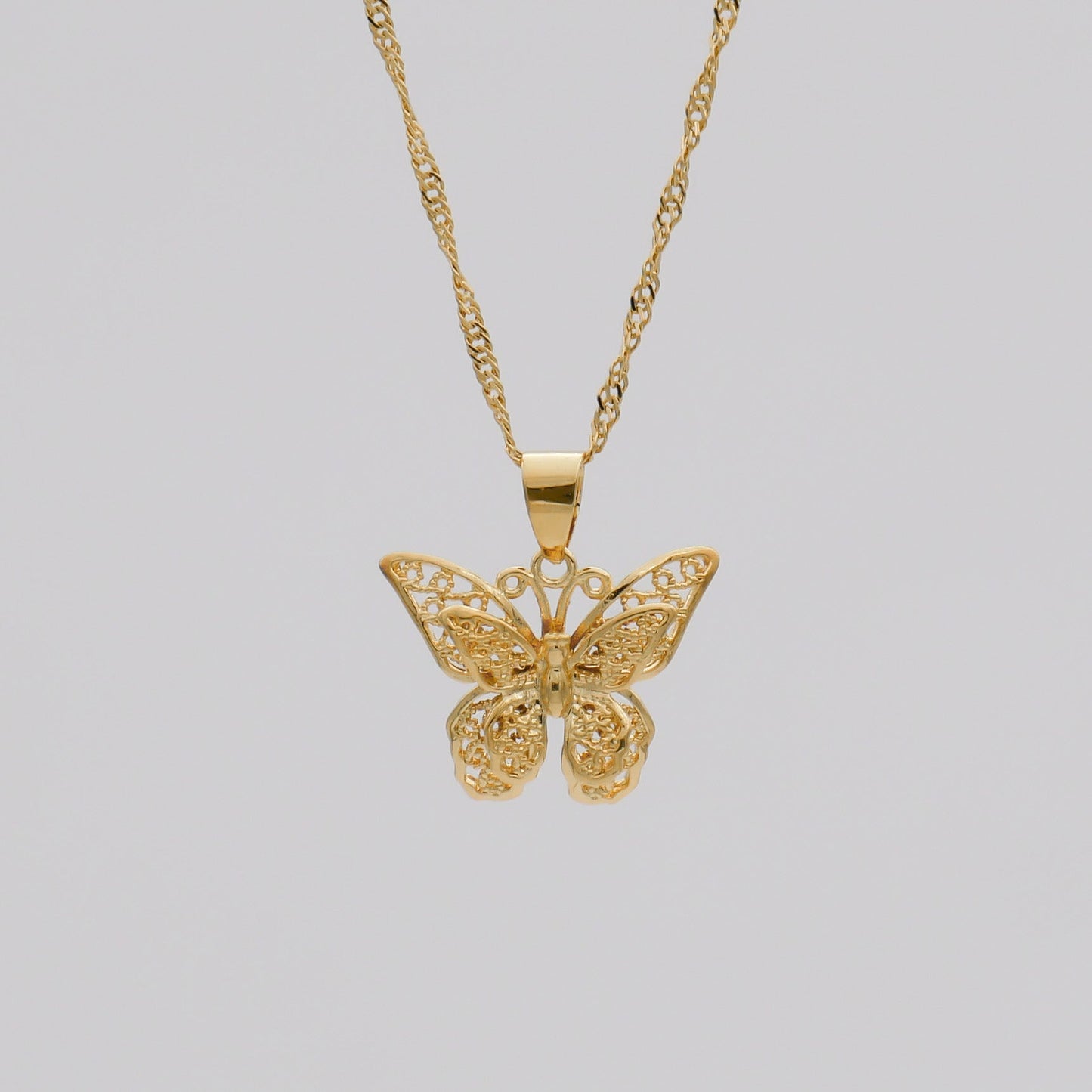 Amy – Collar Mariposa Recortada Dorada