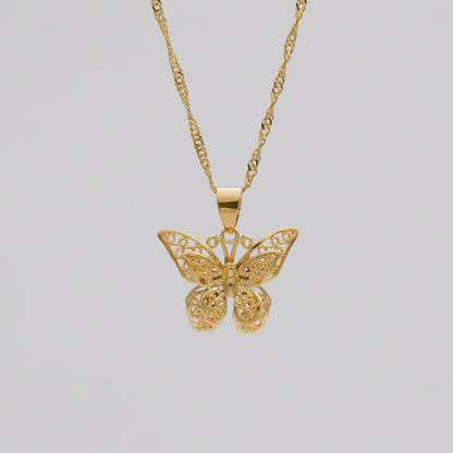 Amy – Collar Mariposa Recortada Dorada